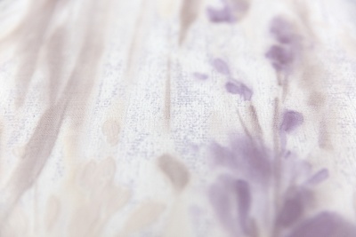 Обои виниловые на флизелиновой основе Отражение мотив, серый сиреневый Обои виниловые на флизелиновой основе Отражение мотив, серый сиреневый